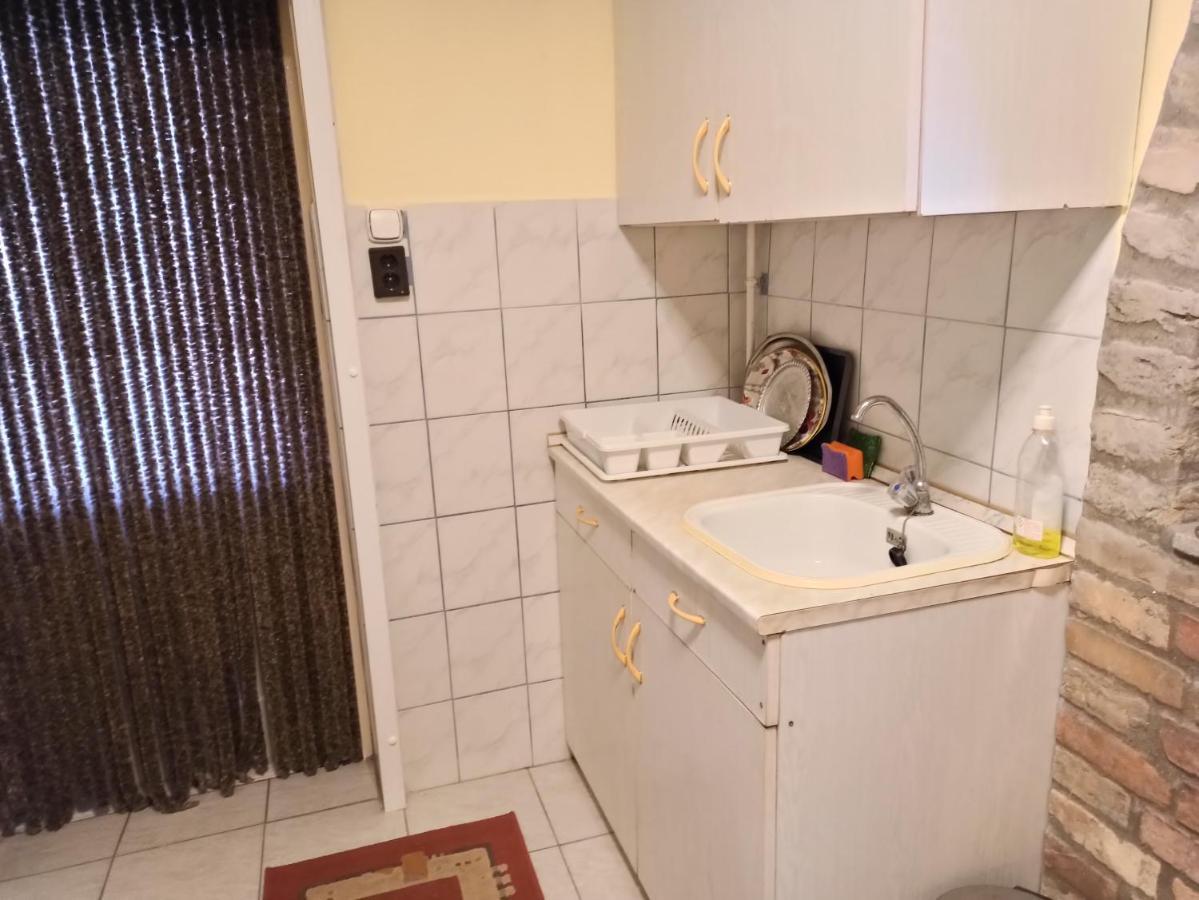 Hotel Opusztaszeri Mozes Vendeghaz Exteriér fotografie