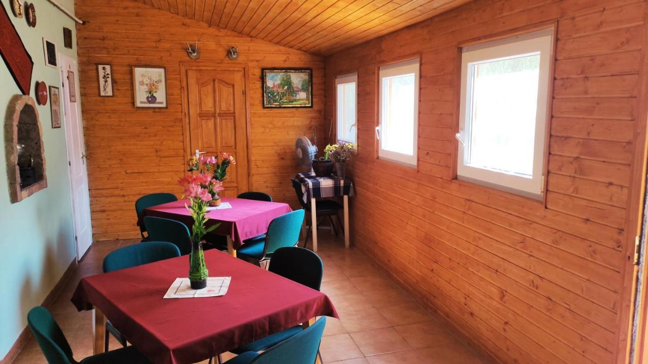 Hotel Opusztaszeri Mozes Vendeghaz Exteriér fotografie