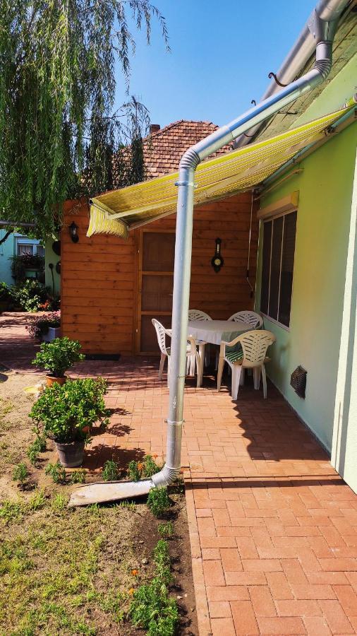 Hotel Opusztaszeri Mozes Vendeghaz Exteriér fotografie