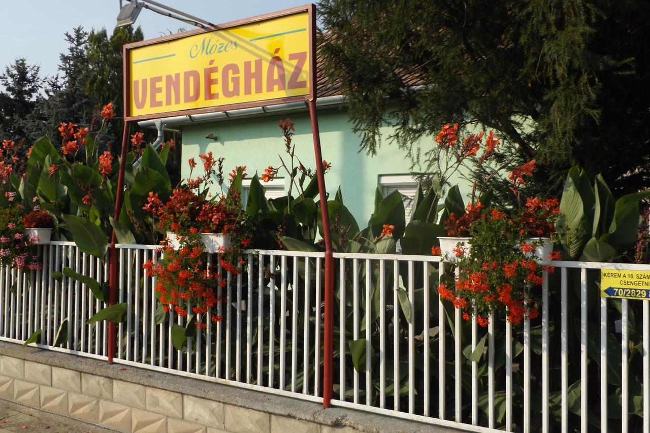 Hotel Opusztaszeri Mozes Vendeghaz Exteriér fotografie