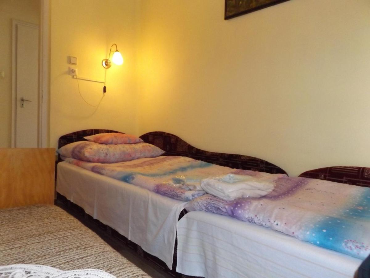 Hotel Opusztaszeri Mozes Vendeghaz Exteriér fotografie
